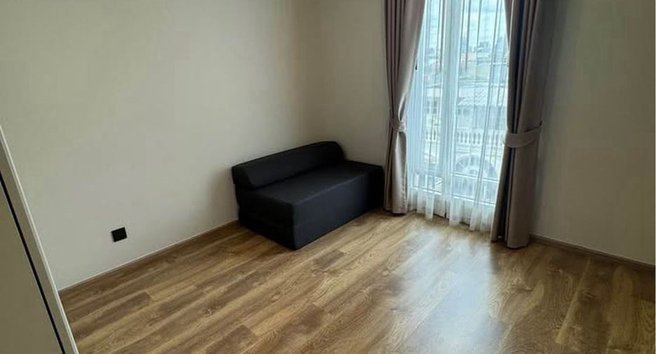 For rent 4 bedrooms condo in Yan Nawa, Bangkok