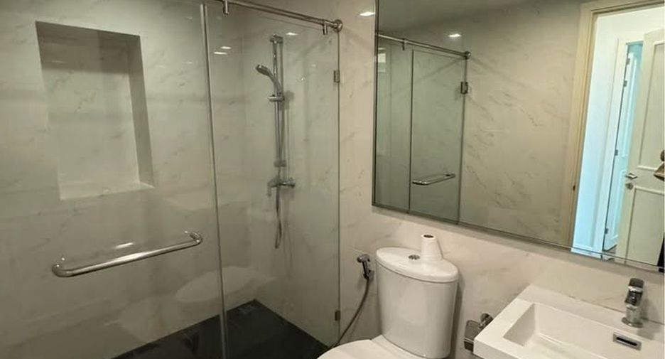For rent 4 bedrooms condo in Yan Nawa, Bangkok