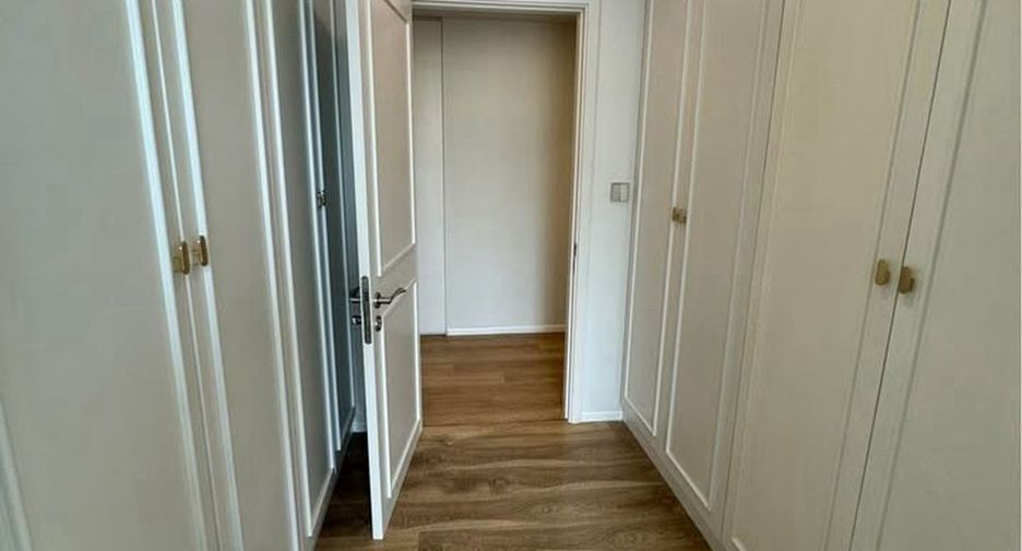 For rent 4 bedrooms condo in Yan Nawa, Bangkok