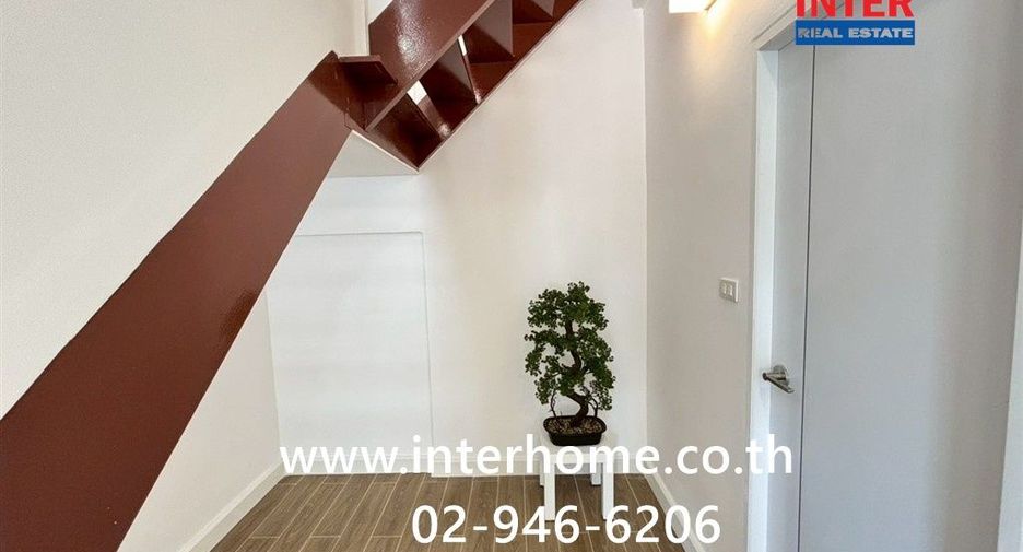 Casa adosada en venta de 4 habitaciones en Bang Sue, Bangkok