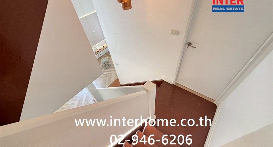 Casa adosada en venta de 4 habitaciones en Bang Sue, Bangkok