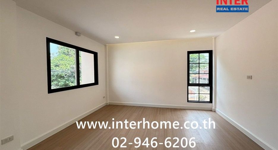 Casa adosada en venta de 4 habitaciones en Bang Sue, Bangkok