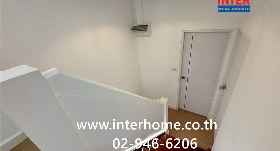 Casa adosada en venta de 4 habitaciones en Bang Sue, Bangkok
