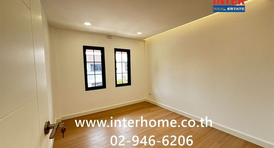 Casa adosada en venta de 4 habitaciones en Bang Sue, Bangkok