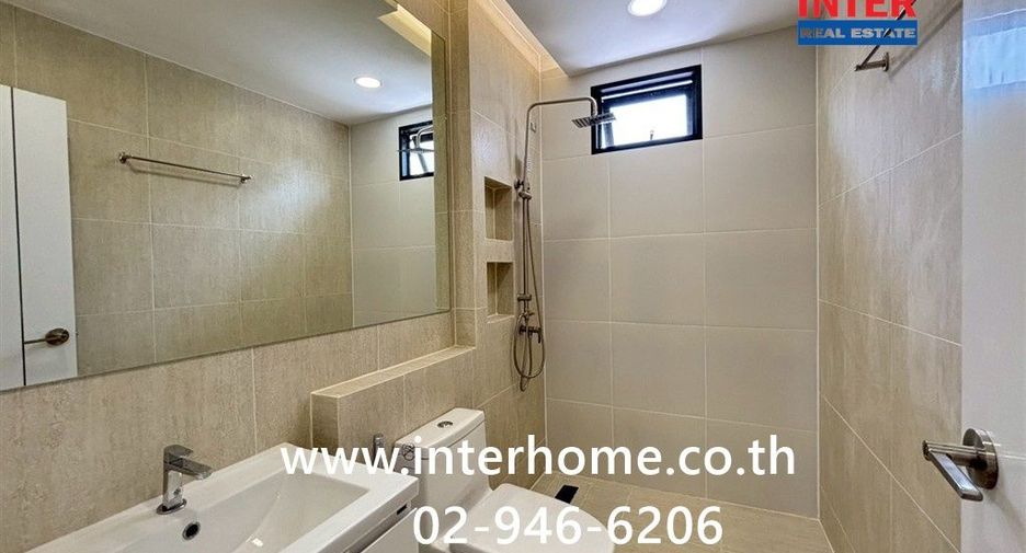 Casa adosada en venta de 4 habitaciones en Bang Sue, Bangkok