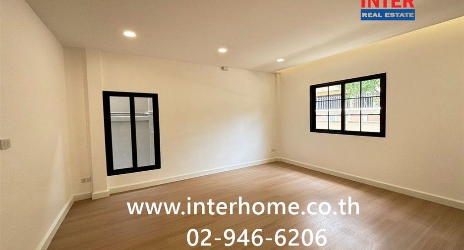 Casa adosada en venta de 4 habitaciones en Bang Sue, Bangkok