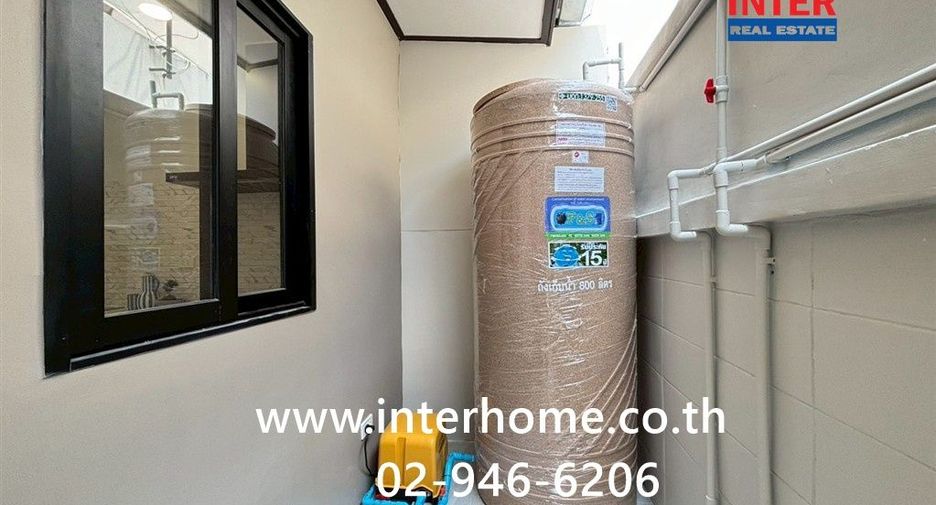 Casa adosada en venta de 4 habitaciones en Bang Sue, Bangkok