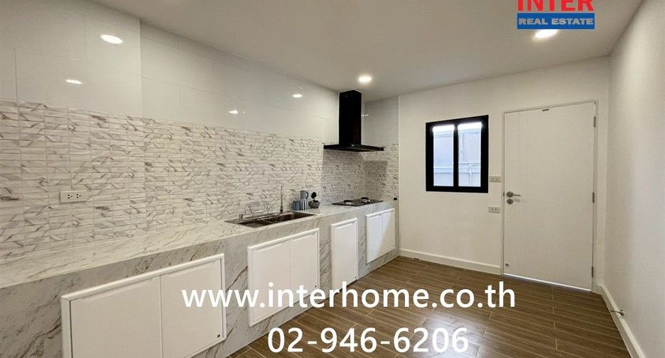 Casa adosada en venta de 4 habitaciones en Bang Sue, Bangkok