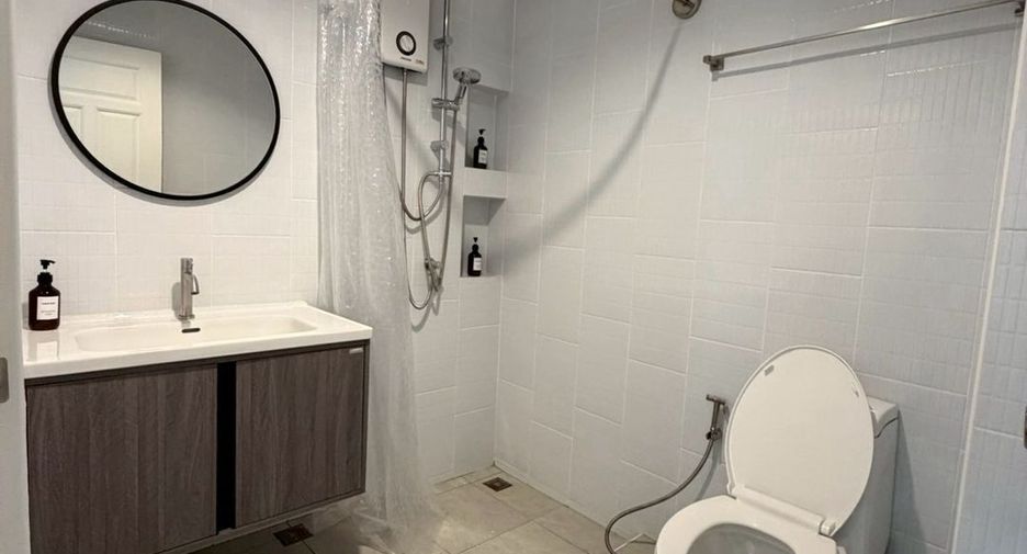 For rent 5 bedrooms townhouse in Khlong Toei, Bangkok