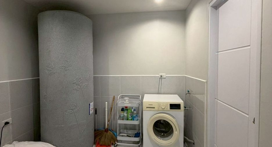 For rent 5 bedrooms townhouse in Khlong Toei, Bangkok