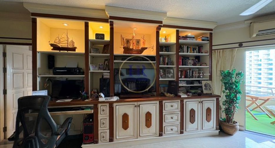 For sale 1 bed condo in Central Pattaya, Pattaya