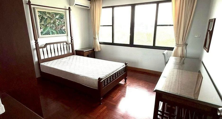 For rent 2 bedrooms condo in Yan Nawa, Bangkok