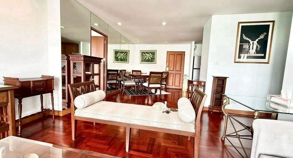 For rent 2 bedrooms condo in Yan Nawa, Bangkok