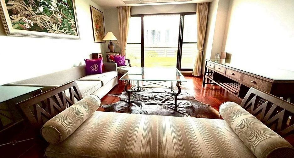 For rent 2 bedrooms condo in Yan Nawa, Bangkok