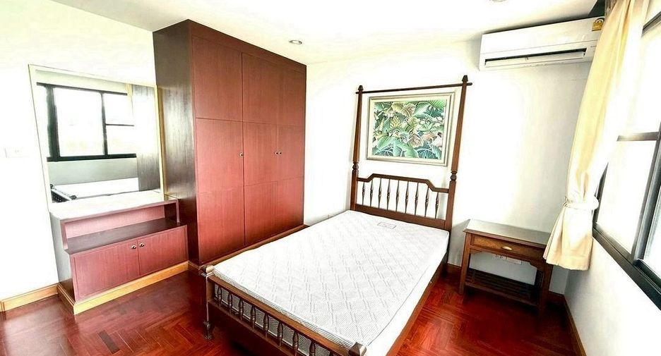 For rent 2 bedrooms condo in Yan Nawa, Bangkok