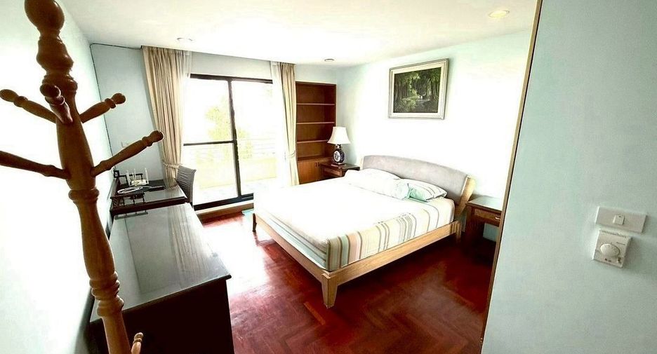 For rent 2 bedrooms condo in Yan Nawa, Bangkok