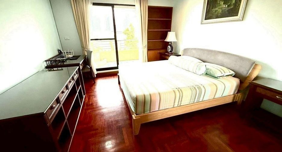 For rent 2 bedrooms condo in Yan Nawa, Bangkok