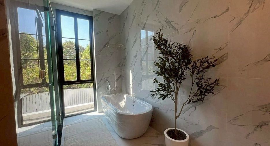 For rent 3 bedrooms house in Khan Na Yao, Bangkok