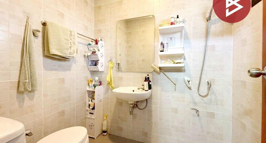 For sale 4 bedrooms house in Lat Lum Kaeo, Pathum Thani