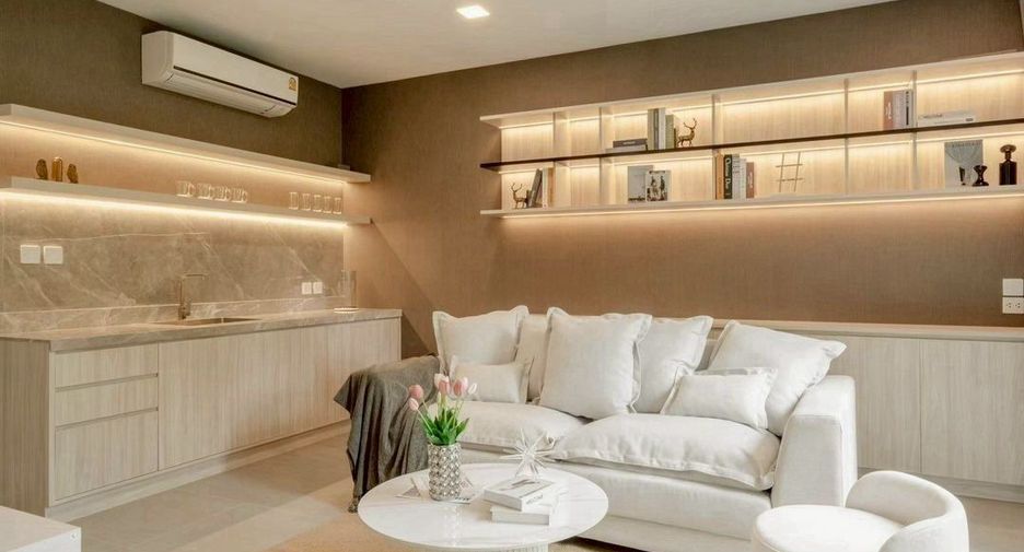 Haus zur Miete mit 4 Zimmer in Saphan Sung, Bangkok