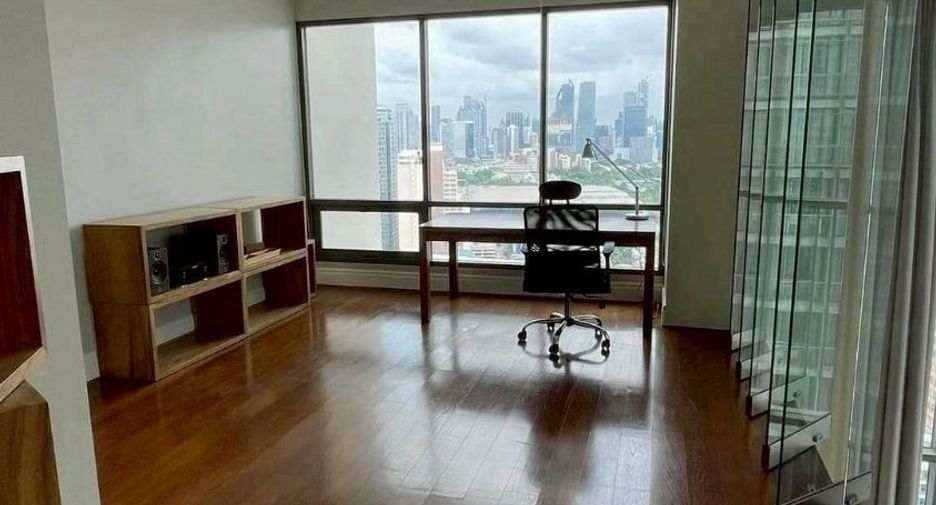 For sale 3 bedrooms condo in Khlong Toei, Bangkok