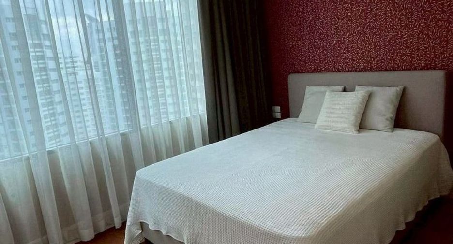 For sale 3 bedrooms condo in Khlong Toei, Bangkok