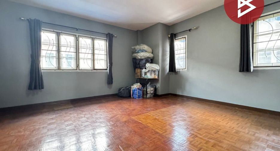 Casa adosada en venta de 2 habitaciones en Bang Khen, Bangkok