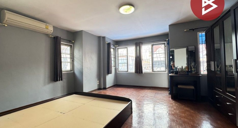 Casa adosada en venta de 2 habitaciones en Bang Khen, Bangkok