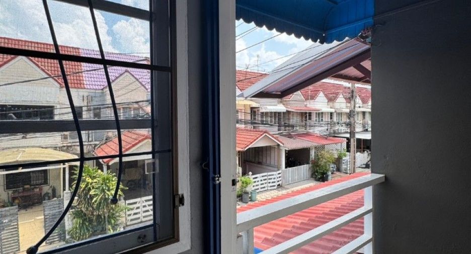 Casa adosada en venta de 2 habitaciones en Bang Khen, Bangkok