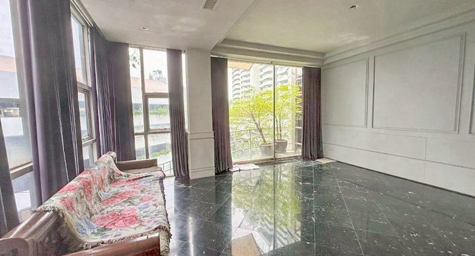 For sale retail Space in Watthana, Bangkok