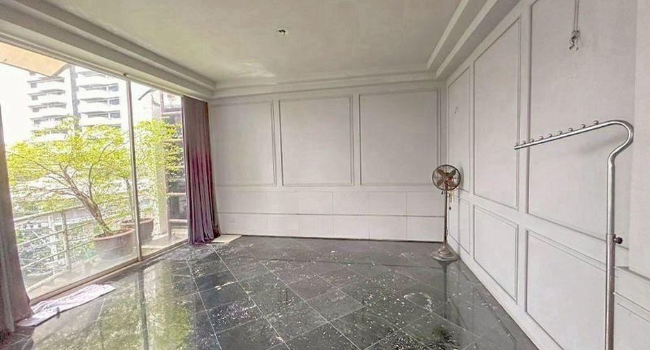For sale retail Space in Watthana, Bangkok