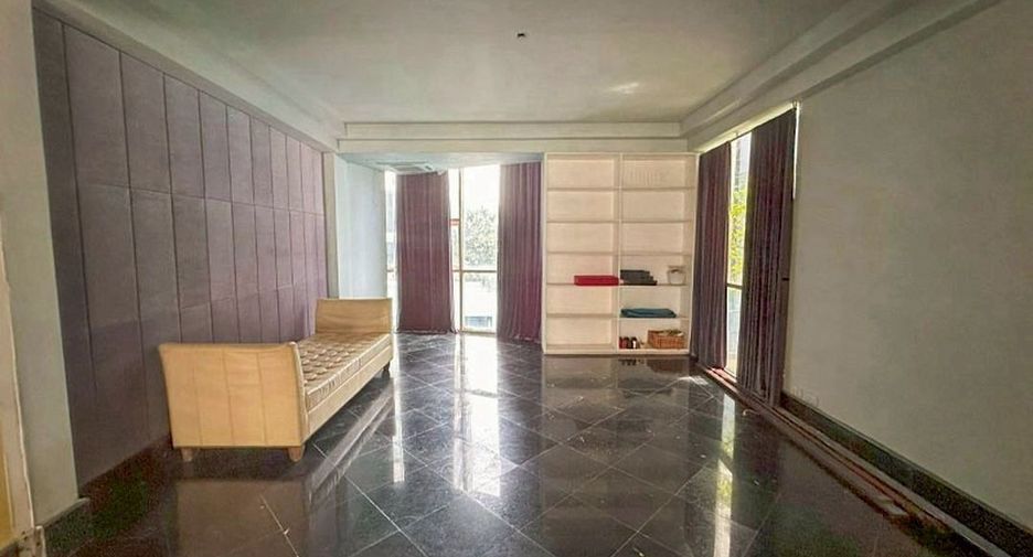 For sale retail Space in Watthana, Bangkok