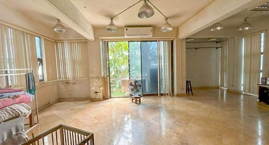 For sale retail Space in Watthana, Bangkok