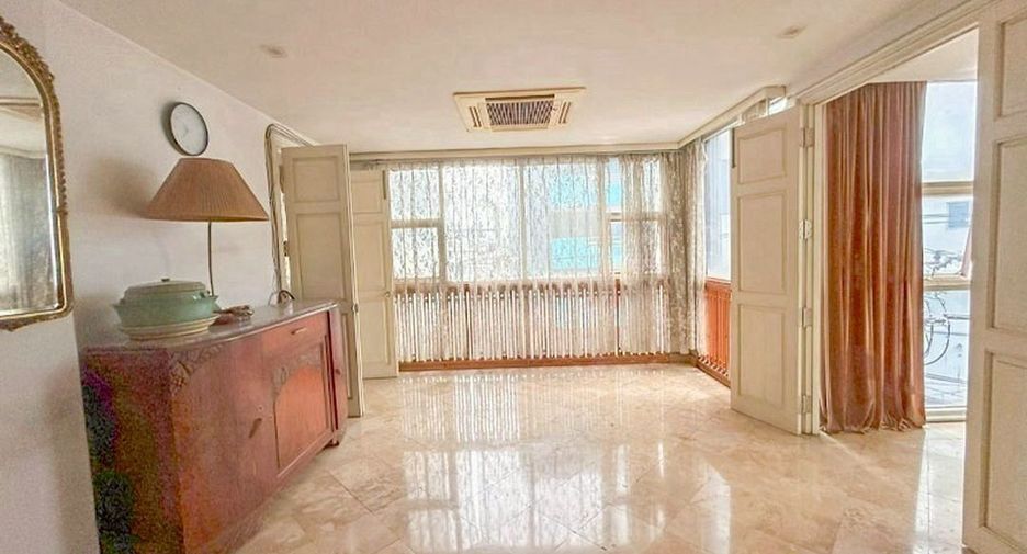 For sale retail Space in Watthana, Bangkok