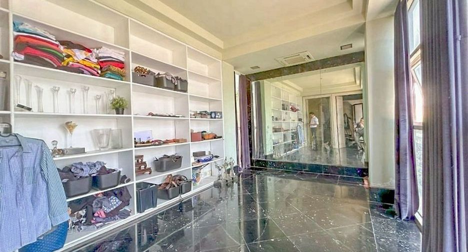 For sale retail Space in Watthana, Bangkok