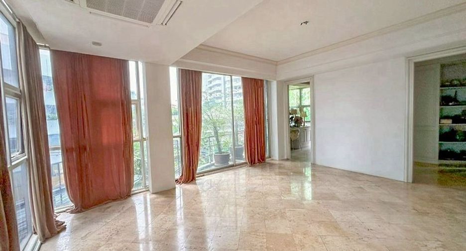 For sale retail Space in Watthana, Bangkok