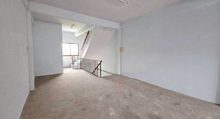 For sale 3 bedrooms retail Space in Si Racha, Chonburi