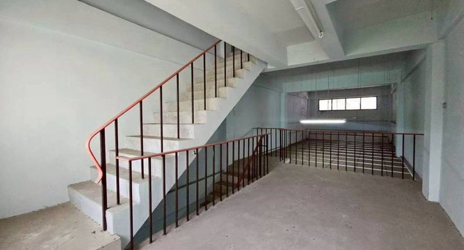 For sale 3 bedrooms retail Space in Si Racha, Chonburi