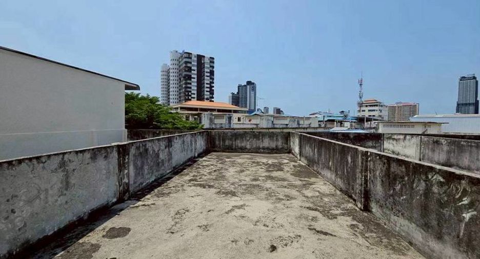 For sale 3 bedrooms retail Space in Si Racha, Chonburi