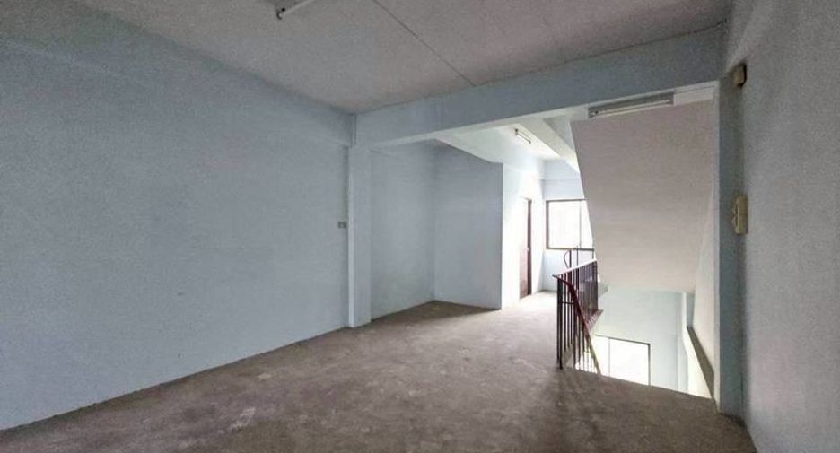 For sale 3 bedrooms retail Space in Si Racha, Chonburi
