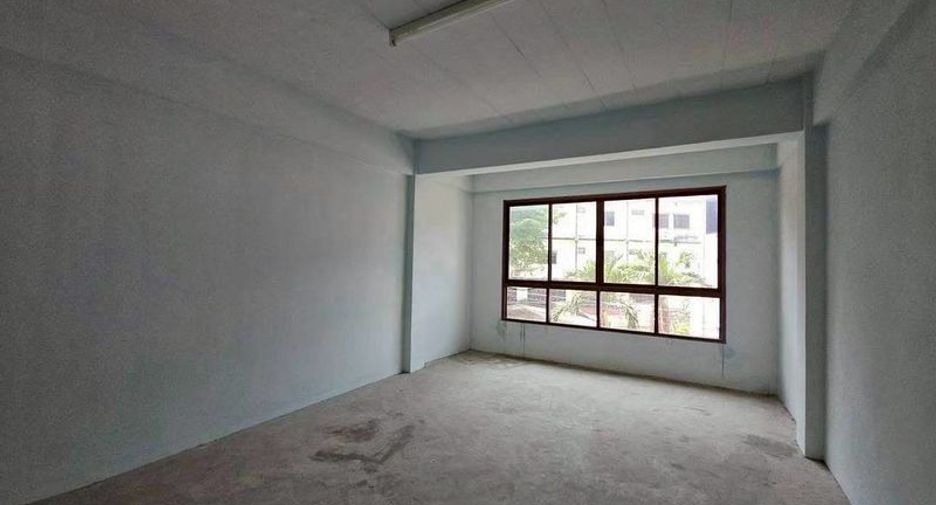 For sale 3 bedrooms retail Space in Si Racha, Chonburi