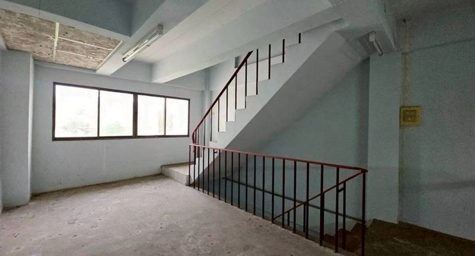 For sale 3 bedrooms retail Space in Si Racha, Chonburi