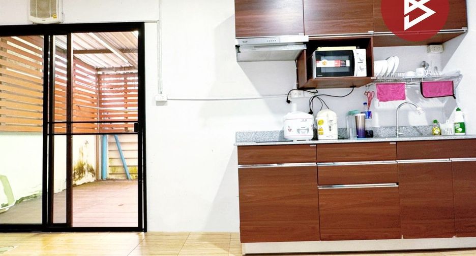 À vendre 3 chambres maison de ville à Prawet, Bangkok
