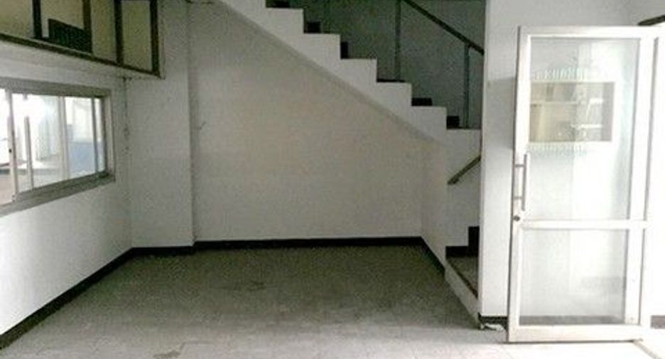 For sale 1 bed retail Space in Mueang Tak, Tak