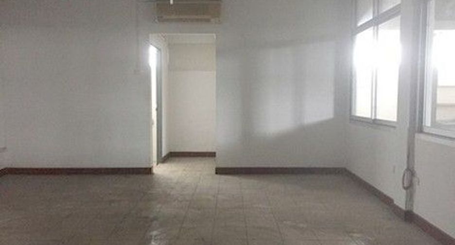 For sale 1 bed retail Space in Mueang Tak, Tak