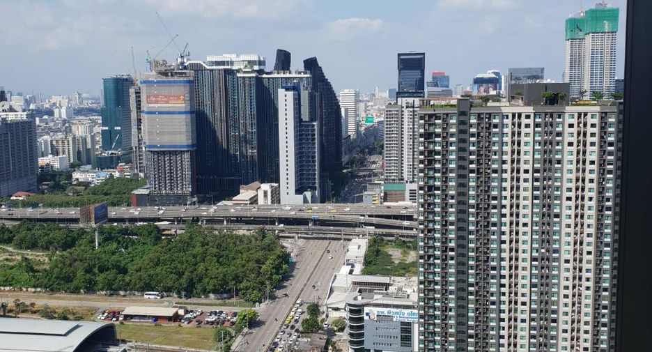 For rent 2 ベッドルーム condo in Watthana, Bangkok