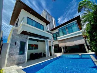 Villa en alquiler de 4 habitaciones en Bang Lamung, Chonburi