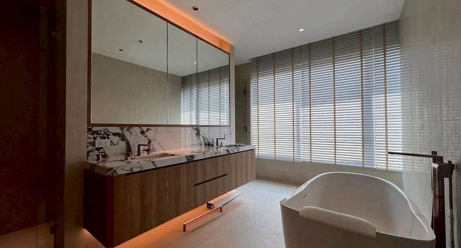 À louer 2 chambres condo à Yan Nawa, Bangkok