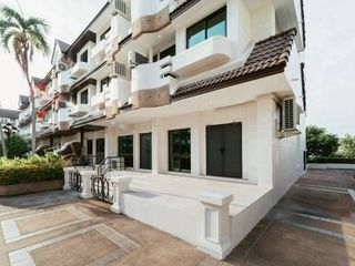 For rent そして for sale 5 ベッドルーム townhouse in Khlong Toei, Bangkok