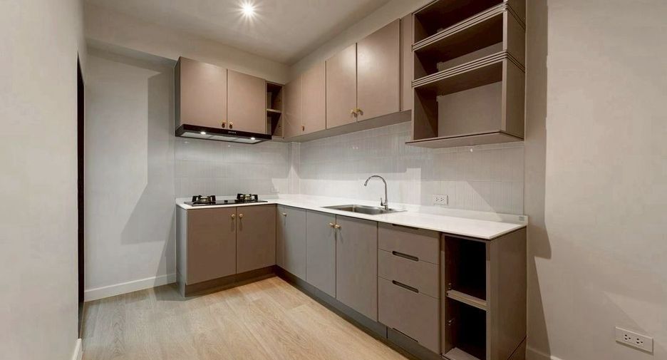 For rent and for sale 5 bedrooms townhouse in Khlong Toei, Bangkok
